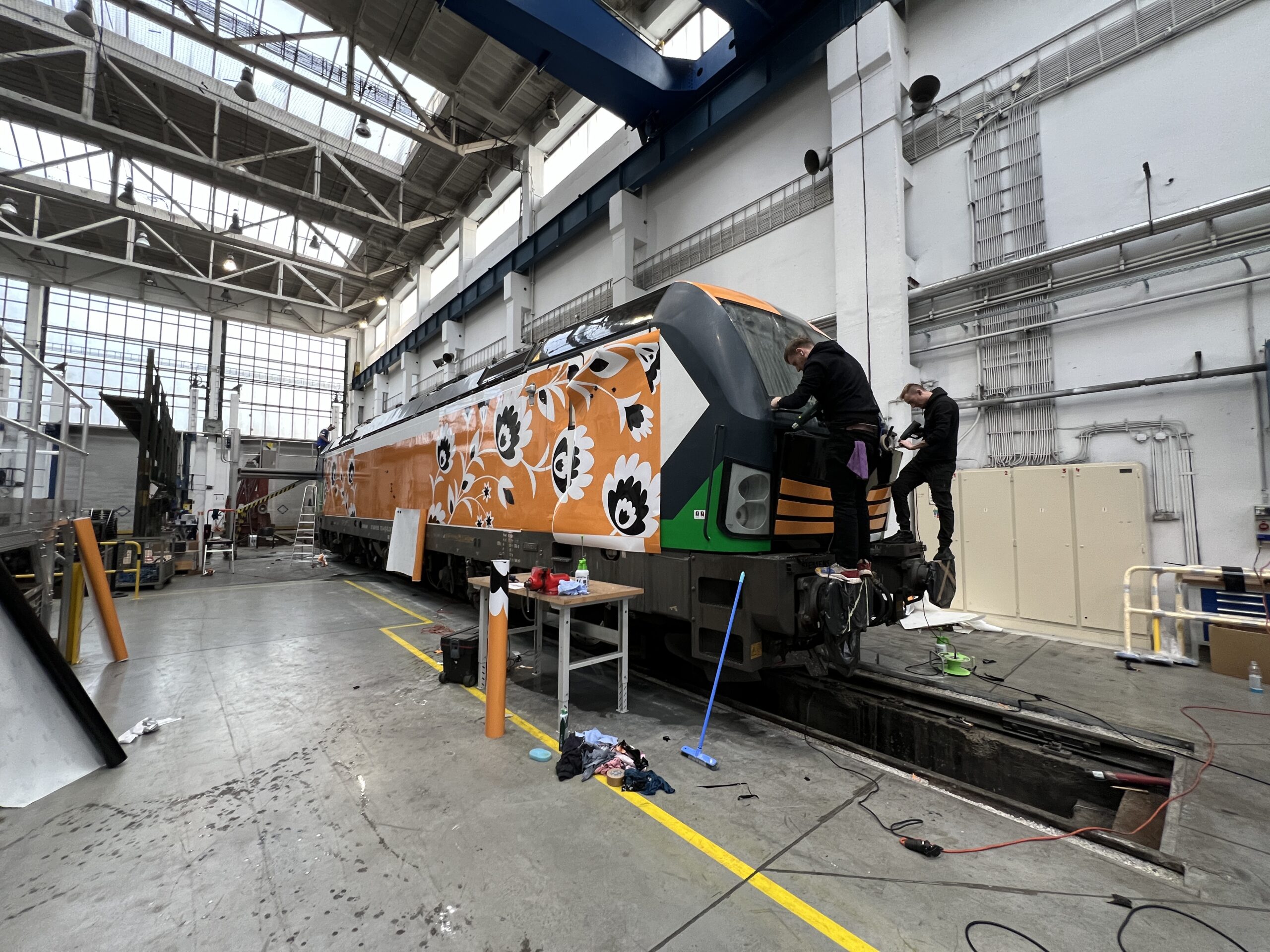 Oklejanie folią pociągów - Pociągi